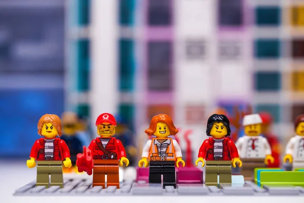 RUSIA, SAMARA, 18 de diciembre de 2019. Constructor Lego Bandidos de la ciudad — Foto de Stock