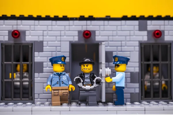 RÚSSIA, SAMARA, 18 DE DEZEMBRO DE 2019. Construtor Lego Cidade bandidos — Fotografia de Stock