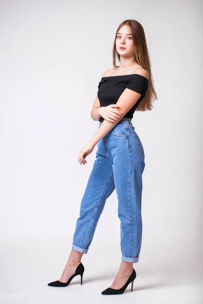 Beautiful girl in blue jeans — Stock Photo, Image