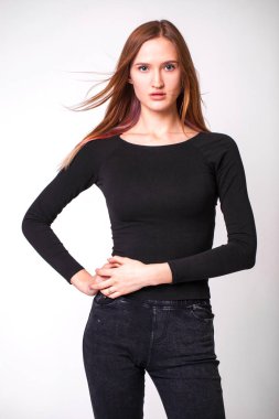 Genç ve güzel esmer modelin portresi.