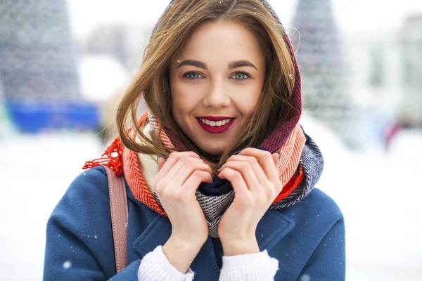 Mode jeune femme en hiver — Photo