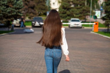 Geri görünüm kadın esmer saç