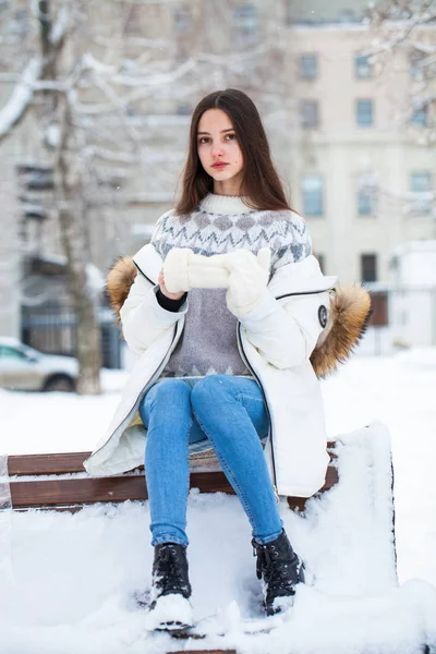 Fashion young girl in the winter time — 스톡 사진