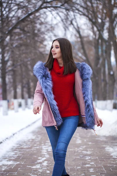 Close up portrait of a young beautiful girl with a fur hood — 스톡 사진