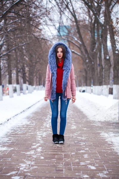 Fashion young girl in the winter time — 스톡 사진