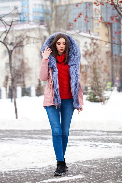 Fashion young girl in the winter time — 스톡 사진