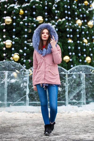 Moda młoda dziewczyna w okresie zimowym — Zdjęcie stockowe