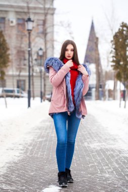 Kışın moda genç kız.