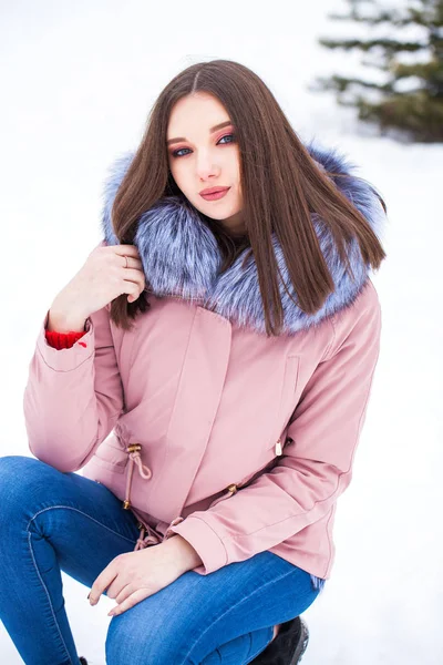 时尚界年轻姑娘在冬季 — 图库照片