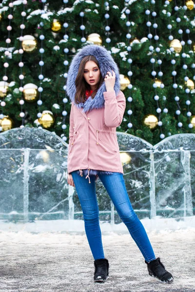 Fashion young girl in the winter time — 스톡 사진