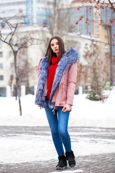 Fashion young girl in the winter time — 스톡 사진