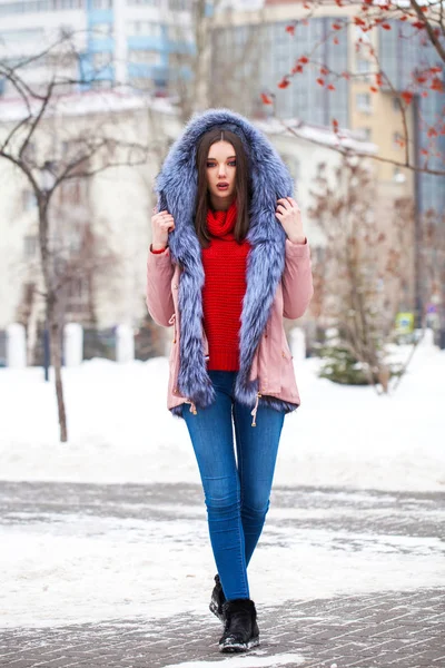 Fashion young girl in the winter time — 스톡 사진