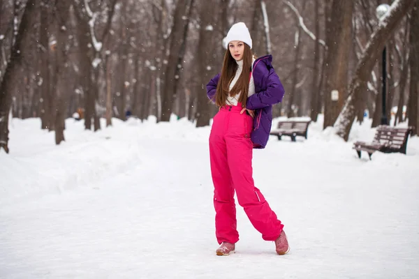 Portrait of a young beautiful woman in a ski suit posing in wint — 스톡 사진