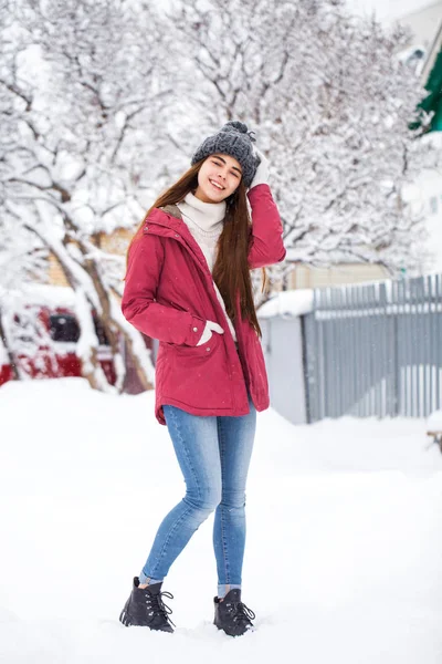 Moda menina no tempo de inverno — Fotografia de Stock
