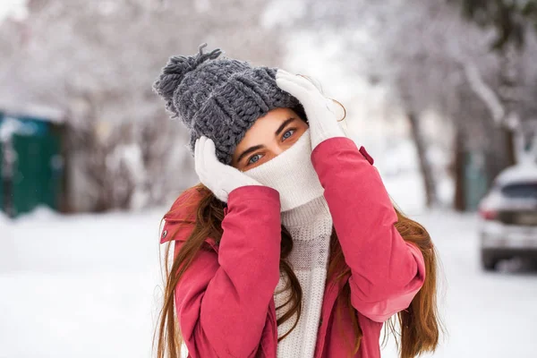 Mode jeune femme en hiver — Photo