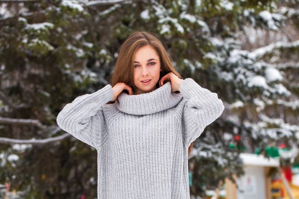 Close up portrait of a young beautiful brunette woman in gray sw — Stock Photo, Image