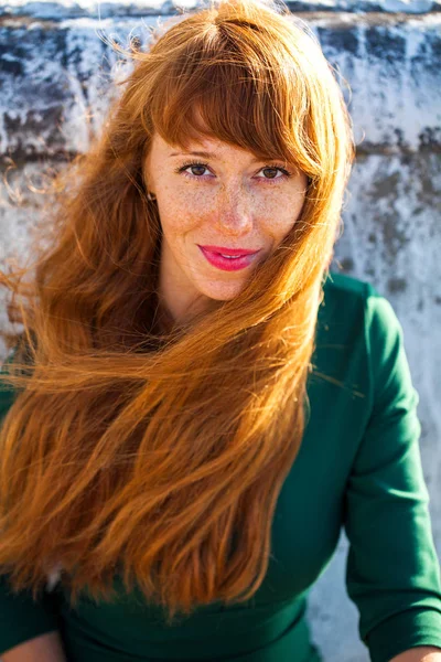 Happy Portrait red-haired woman — Stock Photo, Image