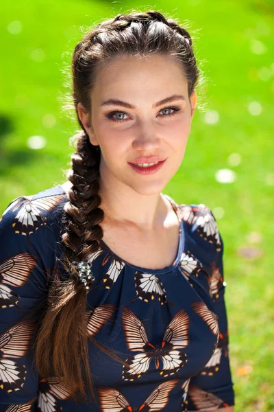 Portrait close up of young beautiful brunette woman — Stock Photo, Image