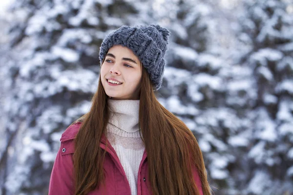 Moda młoda kobieta w okresie zimowym — Zdjęcie stockowe