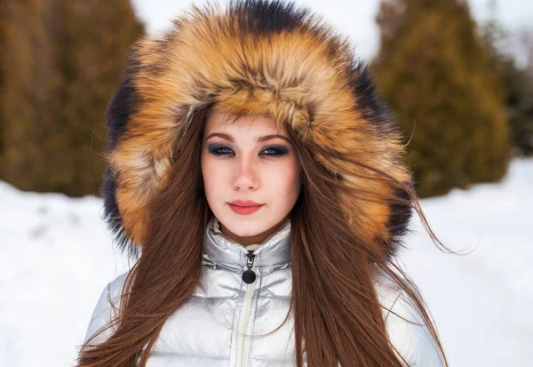 Close up Portrait of a young beautiful brunette woman — Stock Photo, Image