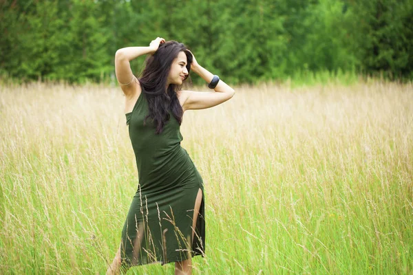 Portrait close up of young beautiful brunette woman — Stock Photo, Image