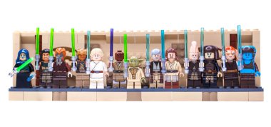 Rusya, Samara, 15 Şubat 2020 - Lego Yıldız Savaşları Minyatür Yapımcısı, çeşitli Jedi 'lar ve ışın kılıçları