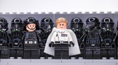 Rusya, Samara, 15 Şubat 2020 - Lego Yıldız Savaşları Minyatür Yapımcısı. Yönetmen Krennic ve Ölüm Stormtroopers