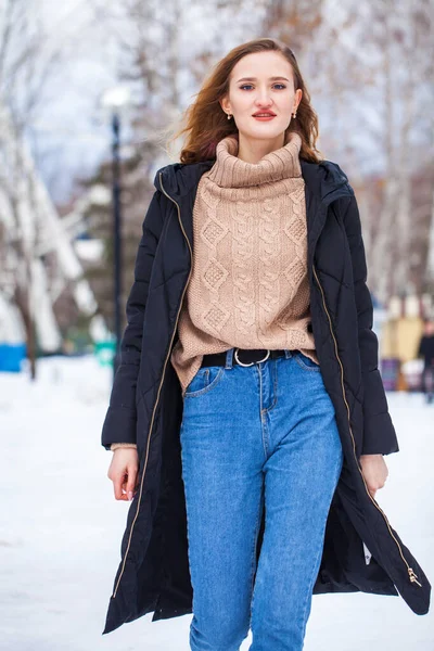 Portrait Young Beautiful Blonde Woman Beige Sweater Posing Winter Park — Stock Photo, Image