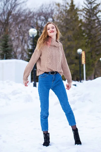 Portrait Young Beautiful Blonde Woman Beige Sweater Posing Winter Park — Stock Photo, Image