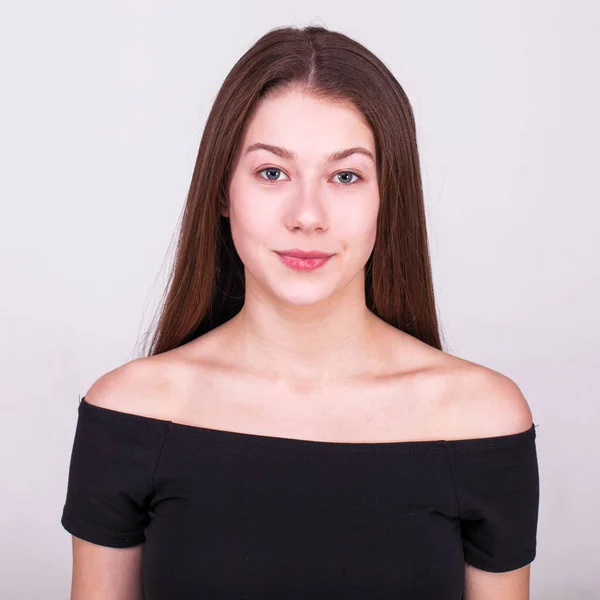 Närbild Porträtt Ung Vacker Brunett Modell Isolerad Grå Bakgrund — Stockfoto