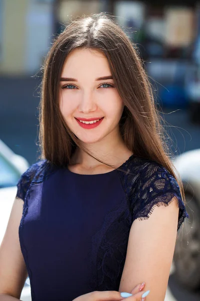 Close Retrato Jovem Modelo Bonito Morena Vestido Azul — Fotografia de Stock