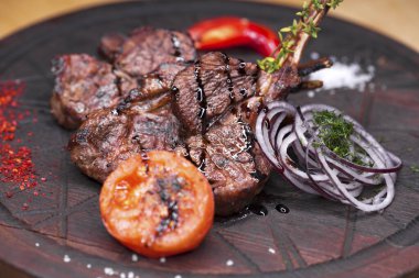 Büyük bir parça kemik - restoran yemek - ızgara kuzu kuzu kuzu ızgara