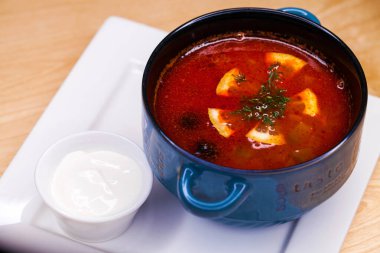 Restoran yemeği - Tabakta çorba solyanka