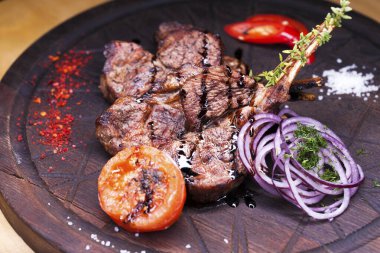 Büyük bir parça kemik - restoran yemek - ızgara kuzu kuzu kuzu ızgara