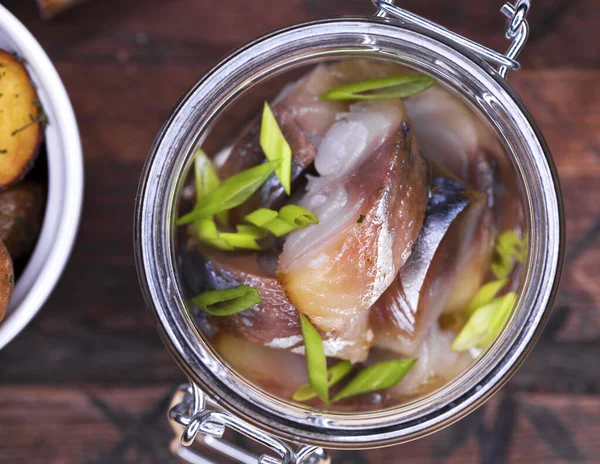 Plato Del Restaurante Caballa Marinada Frasco Vidrio Merienda Bajo Vodka — Foto de Stock