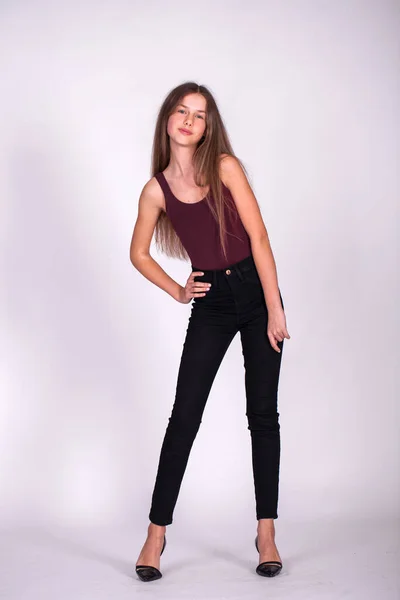 Retrato Corpo Inteiro Uma Jovem Modelo Loira Bonita Jeans Preto — Fotografia de Stock