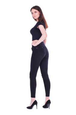 Arka plan. Uzun boylu, esmer, siyah kotlu güzel bir kadın.