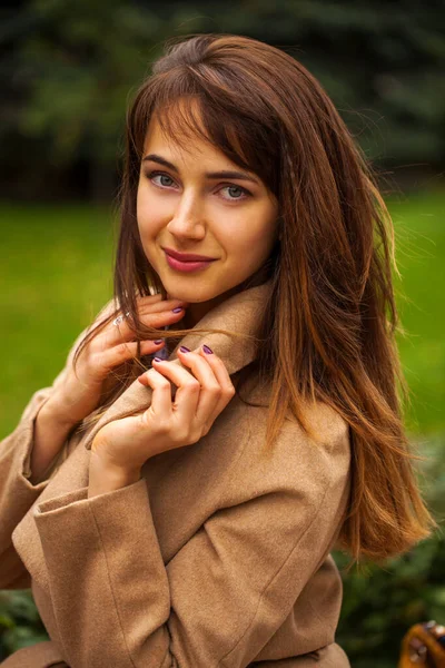 Close Portrait Young Beautiful Brunette Woman Beige Coat Autumn Park — Stock Photo, Image