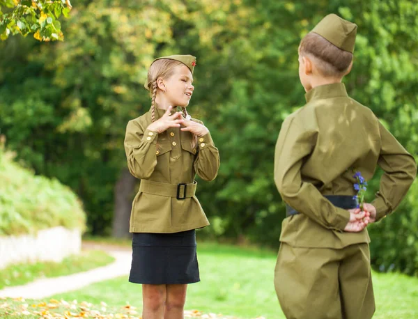 Dos Niños Con Uniformes Militares Gran Guerra Patria — Foto de Stock