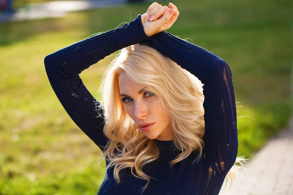 Портрет Крупним Планом Молода Красива Блондинка Літо Відкритому Повітрі — стокове фото