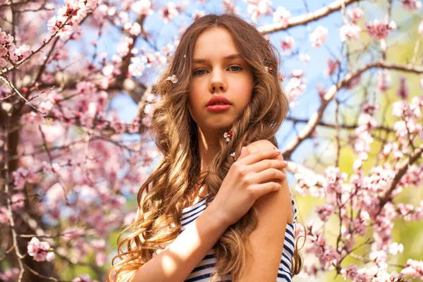 Beauty Teen Girl Posing Blossom Cherry Tree Pink Flowers Spring — Stock Photo, Image
