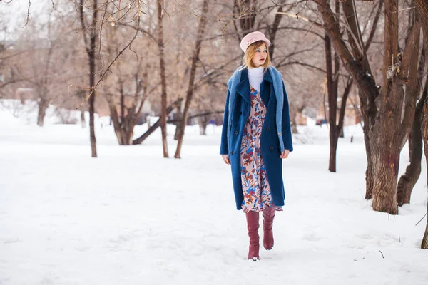 Portrait Young Beautiful Teenager Girl Winter Park — Stock Photo, Image