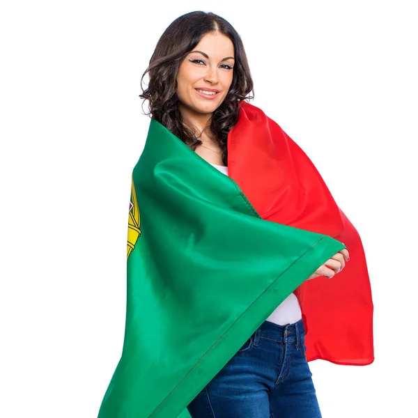 若い美しいブルネットの女性は白い背景に隔離されたポルトガルの大きな旗を持っています — ストック写真