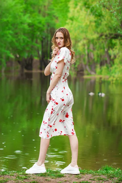 Full Body Portrait Young Beautiful Woman White Dress Posing Lake — Stock Photo, Image