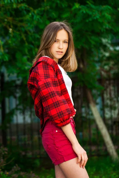 Portrait Young Beautiful Blonde Girl White Shirt Red Jeans Shorts — Stock Photo, Image