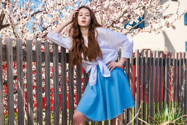 Pretty Teen Girl Posing Garden Blossom Cherry Tree White Flowers — Stock Photo, Image