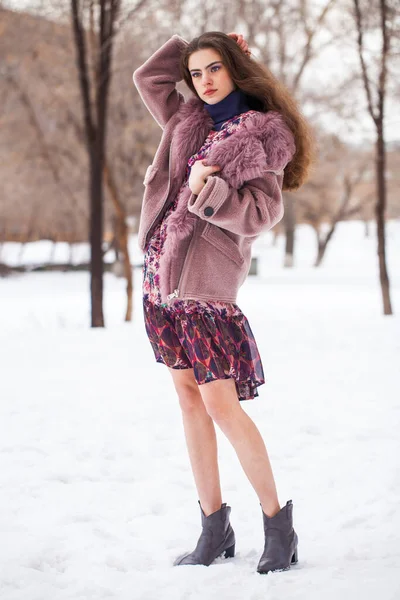 Retrato Una Joven Hermosa Adolescente Parque Invierno — Foto de Stock