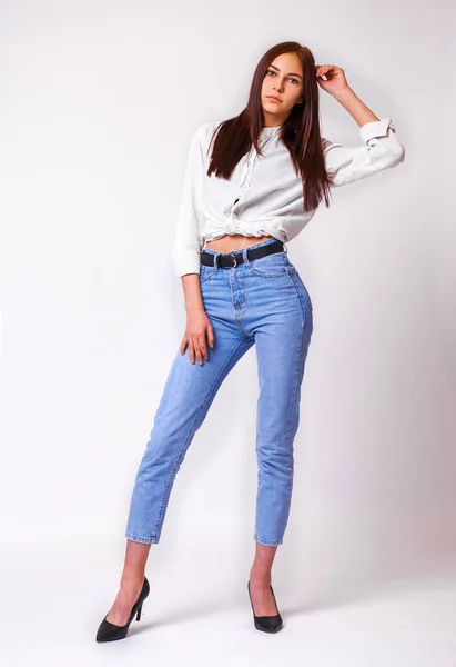 Vacker Sexig Brunett Kvinna Blå Jeans Mode Modell Jeans Kläder — Stockfoto