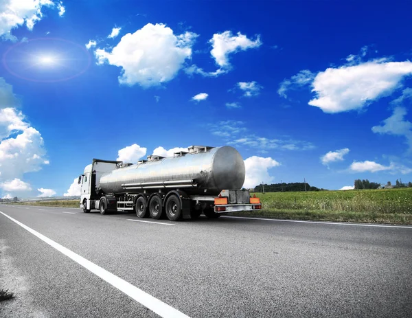 Cisterna de combustible de metal grande —  Fotos de Stock