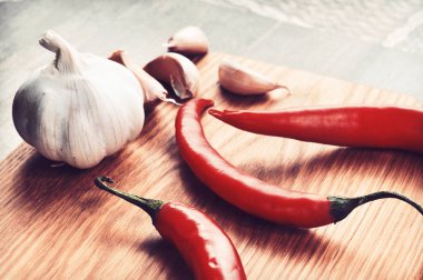 Beyaz sarımsak biber ile